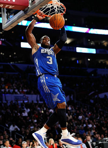 酒红对肤色 酒红对肤色